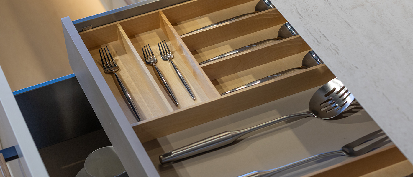 Monterey California Showroom Kitchen Cabinet Multi-Layer Display