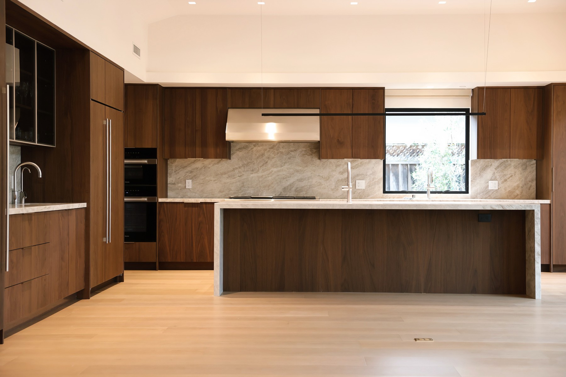 Nature walnut & Urban stone