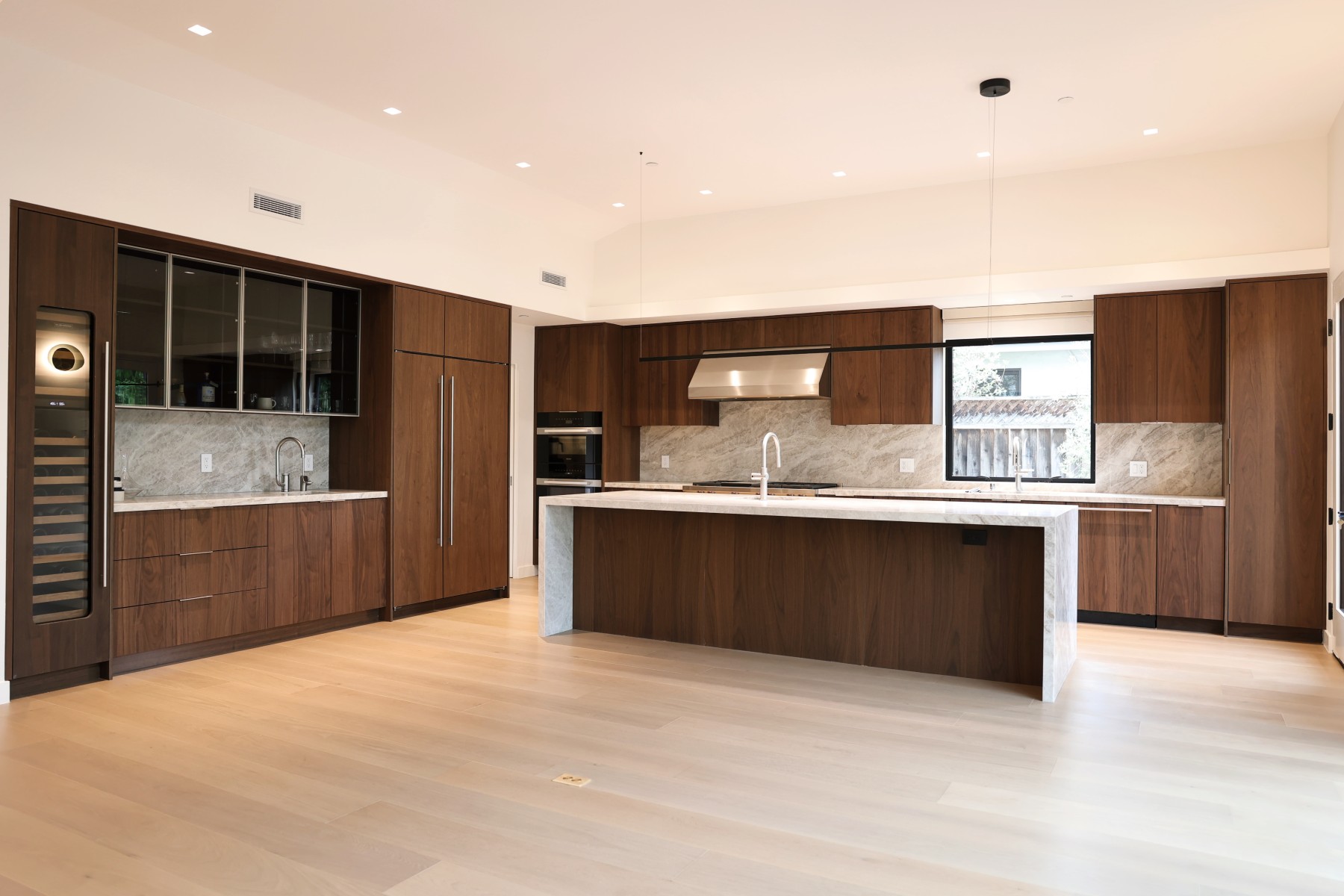 Nature walnut & Urban stone