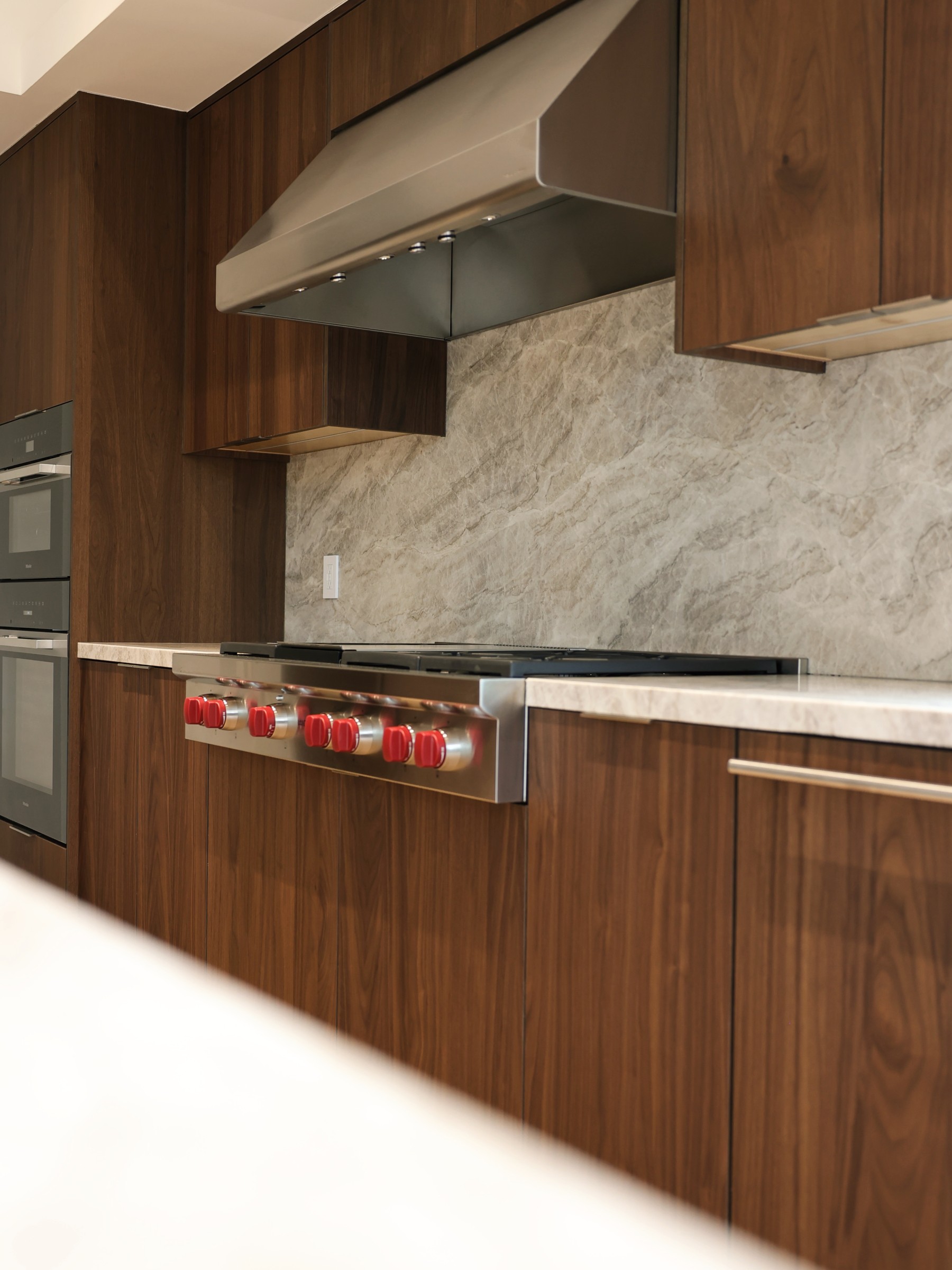 Nature walnut & Urban stone