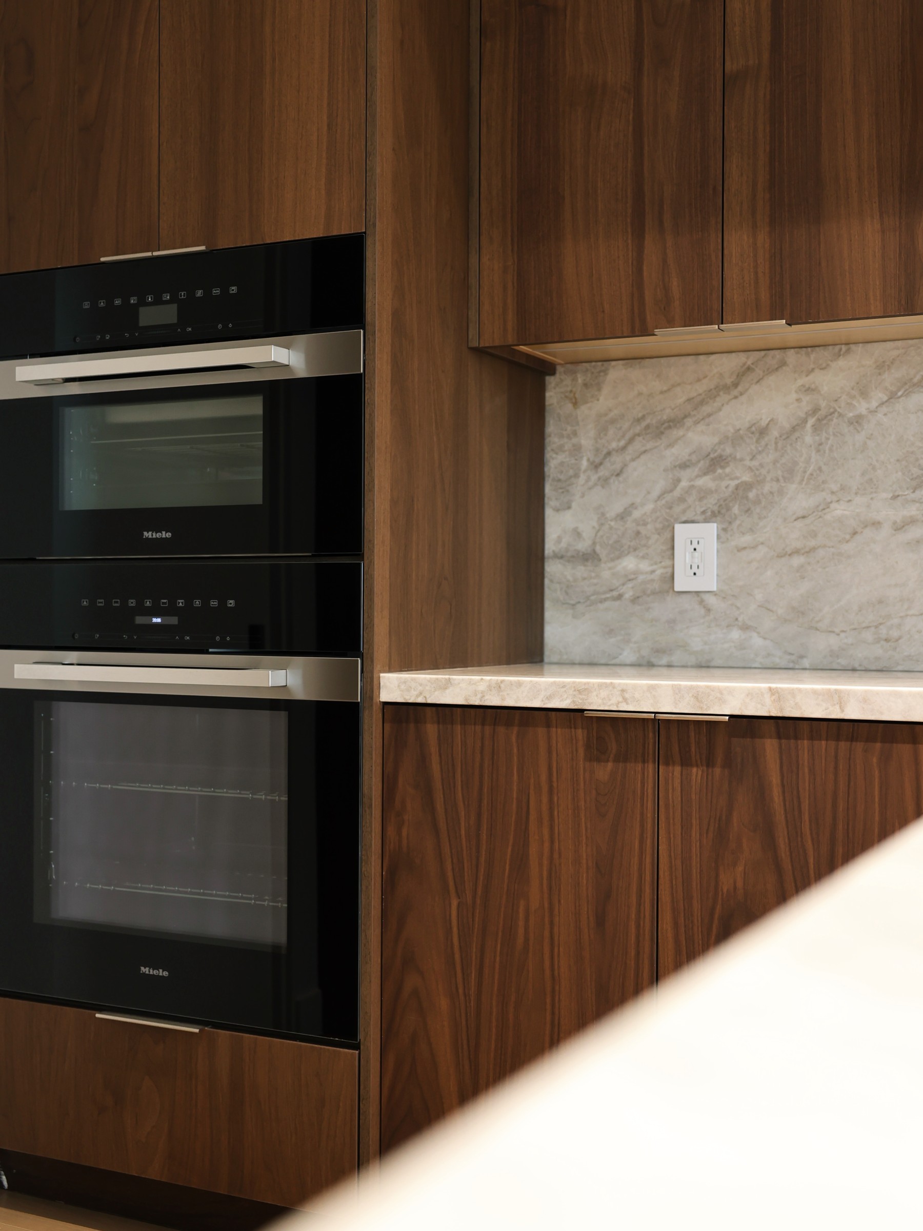 Nature walnut & Urban stone