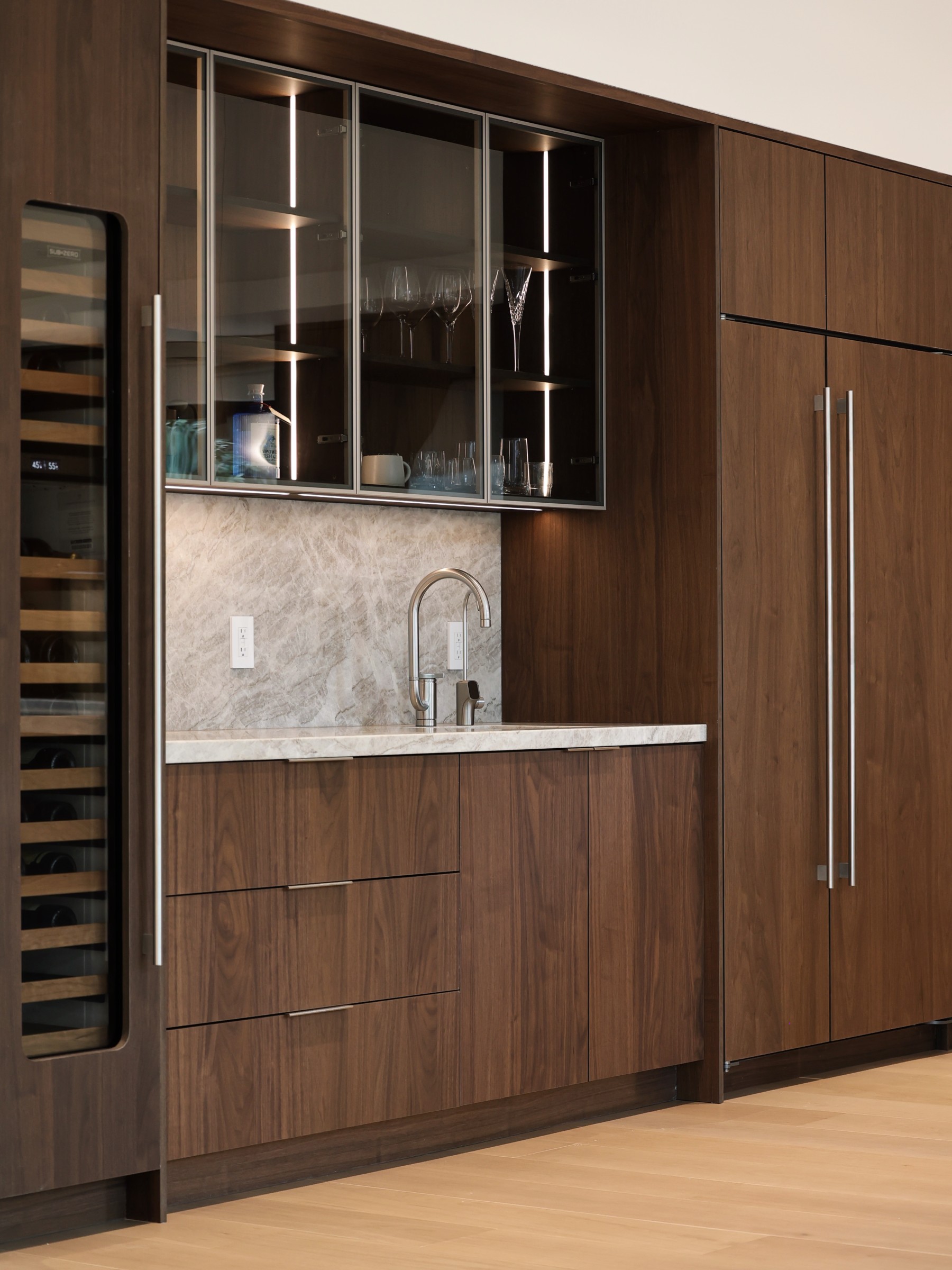 Nature walnut & Urban stone