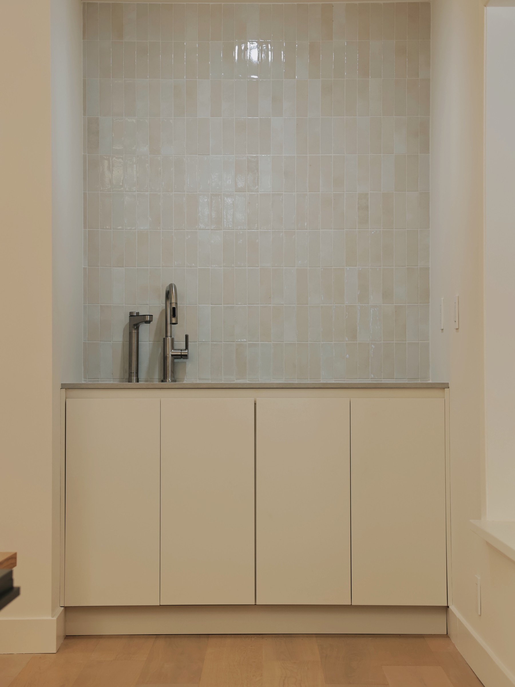 Ivory White & Bardolino