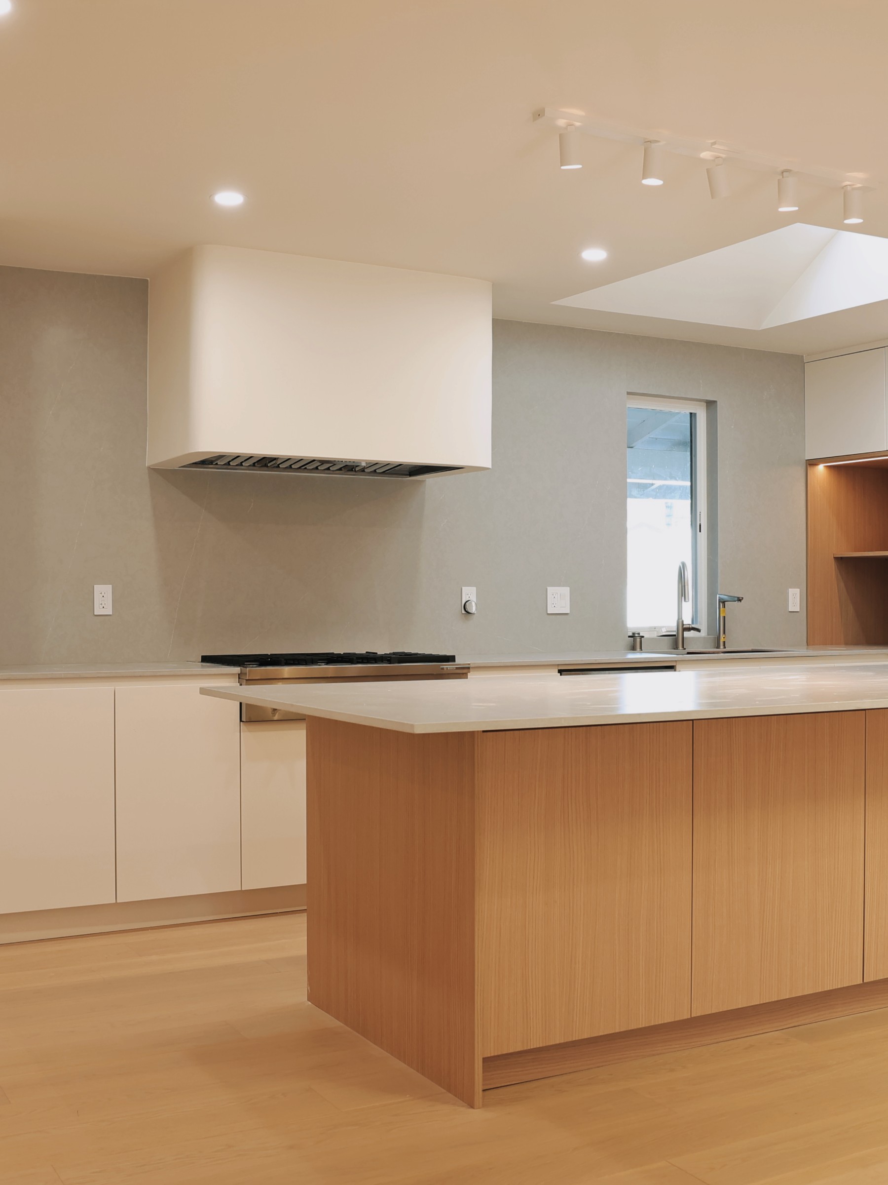 Ivory White & Bardolino