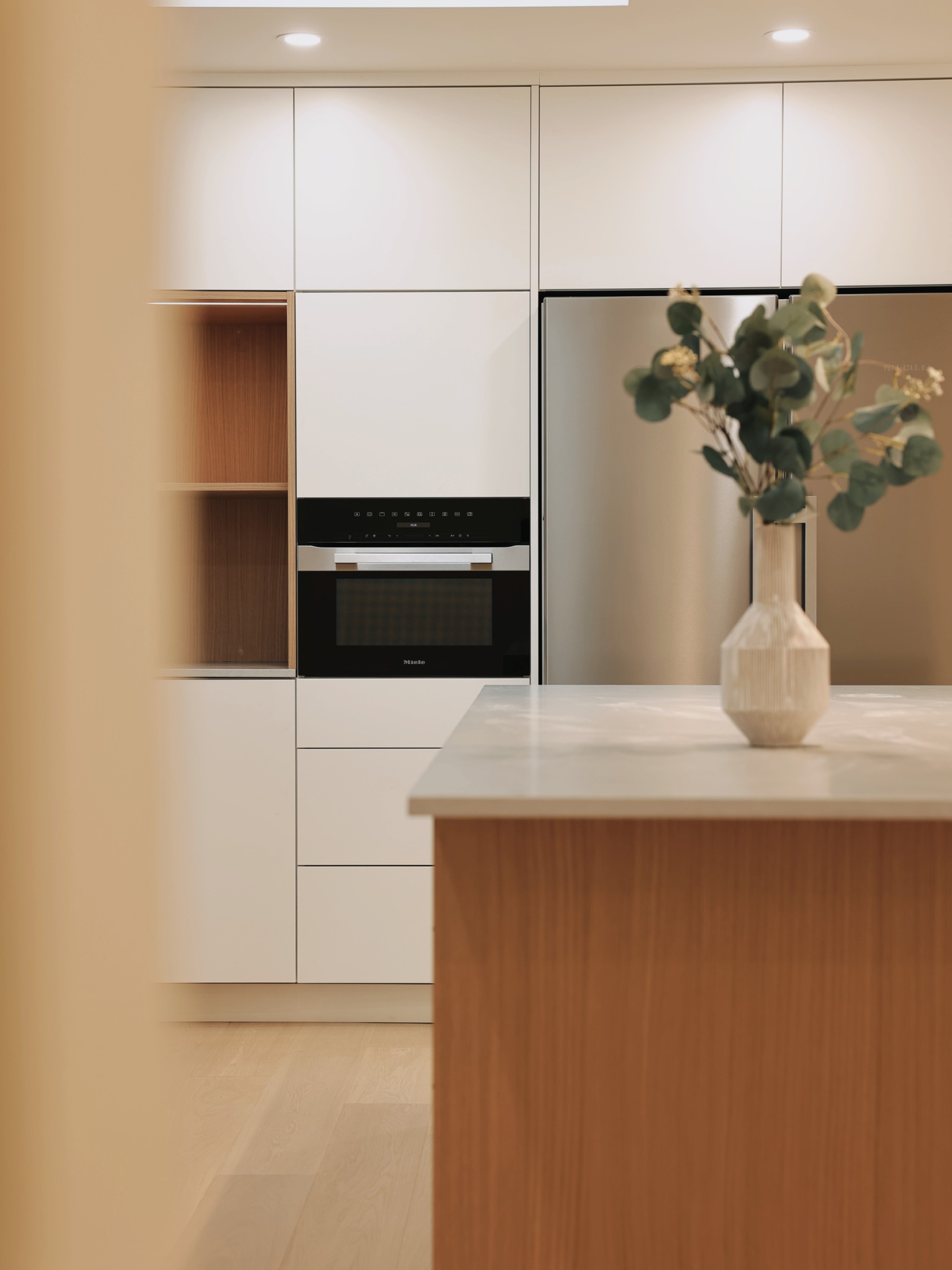 Ivory White & Bardolino