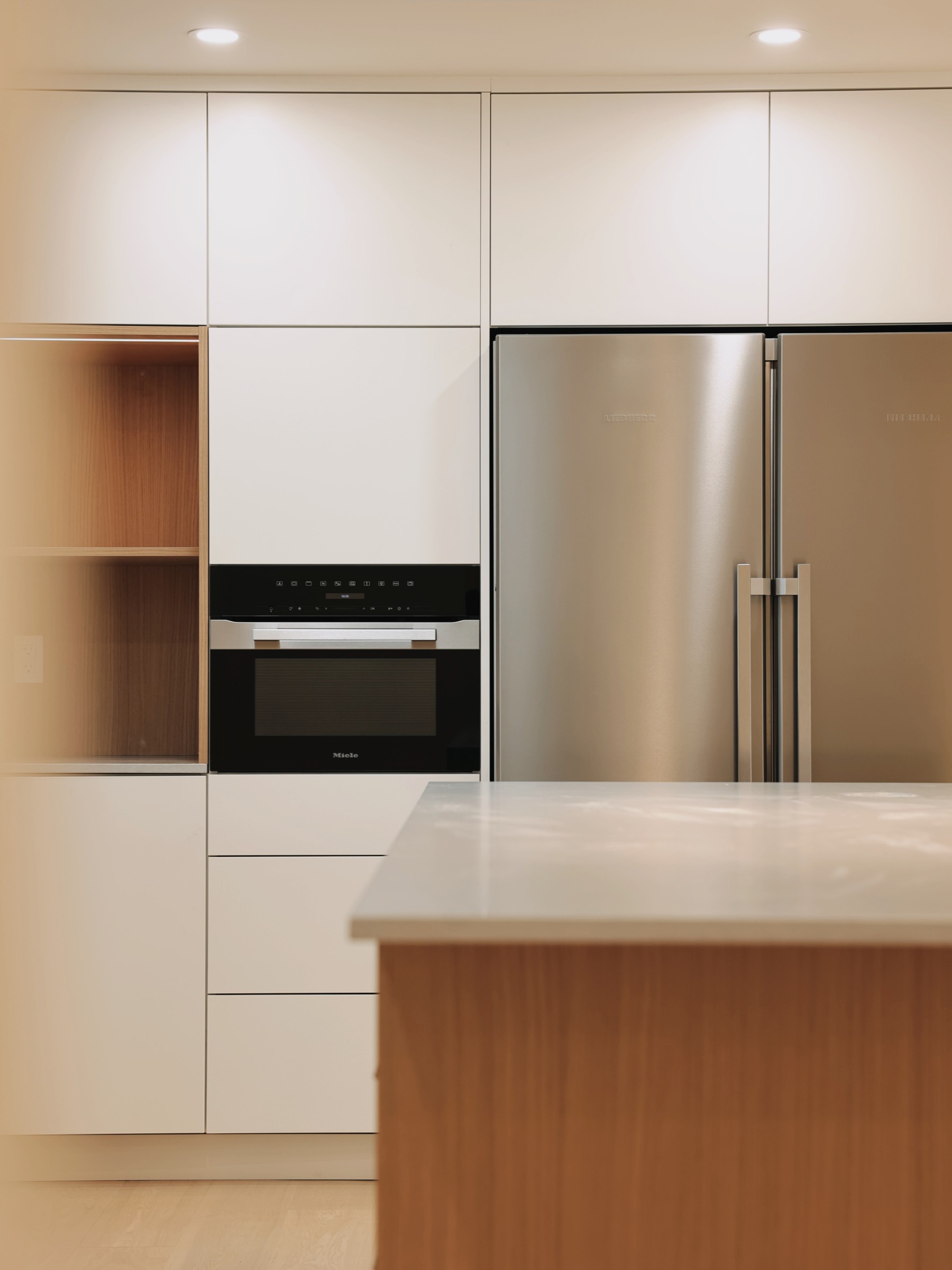 Ivory White & Bardolino