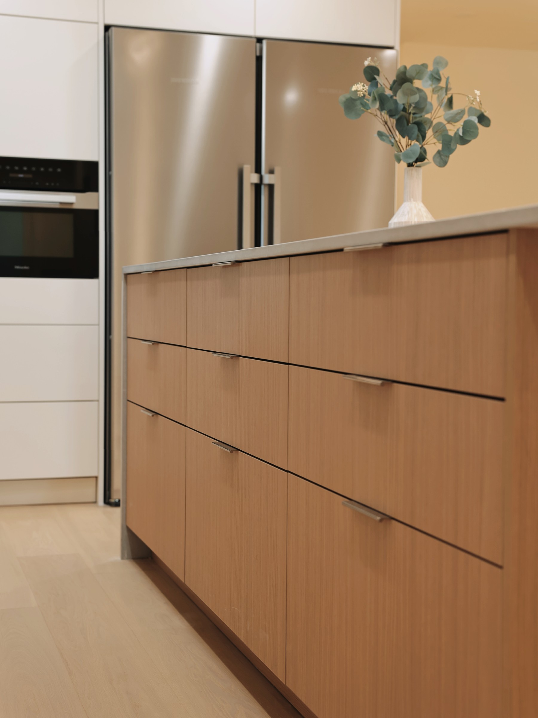 Ivory White & Bardolino