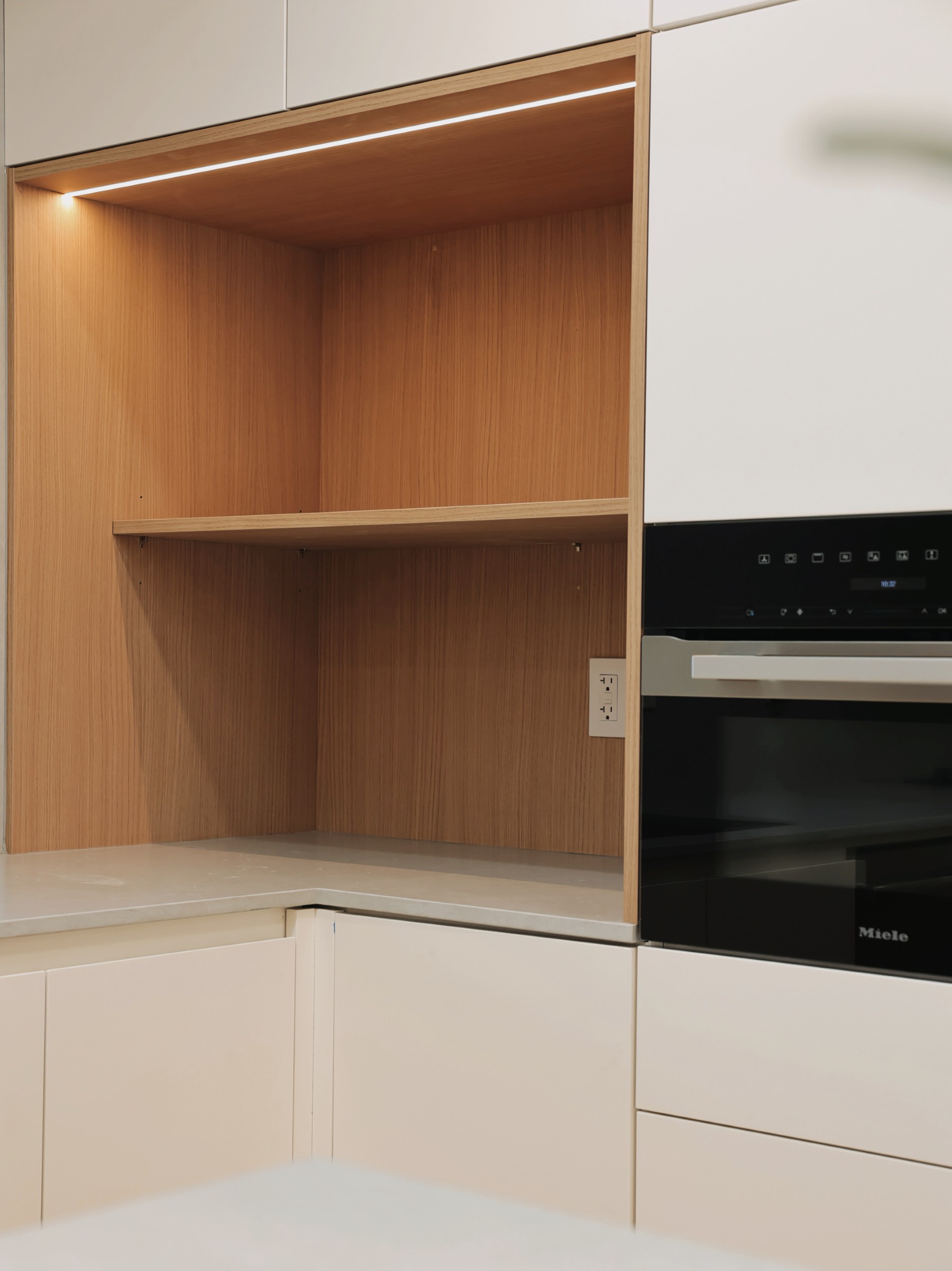 Ivory White & Bardolino