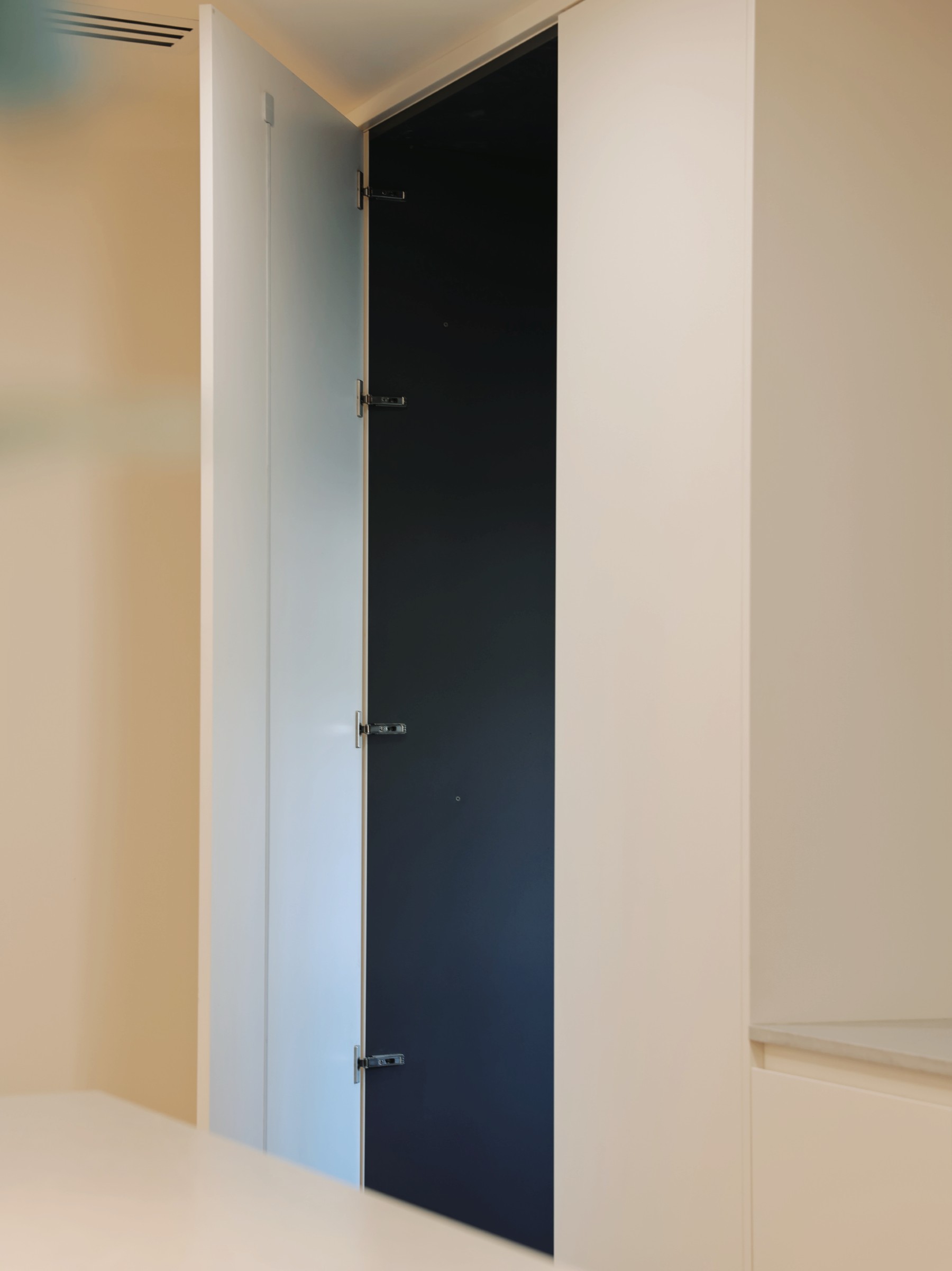 Ivory White & Bardolino