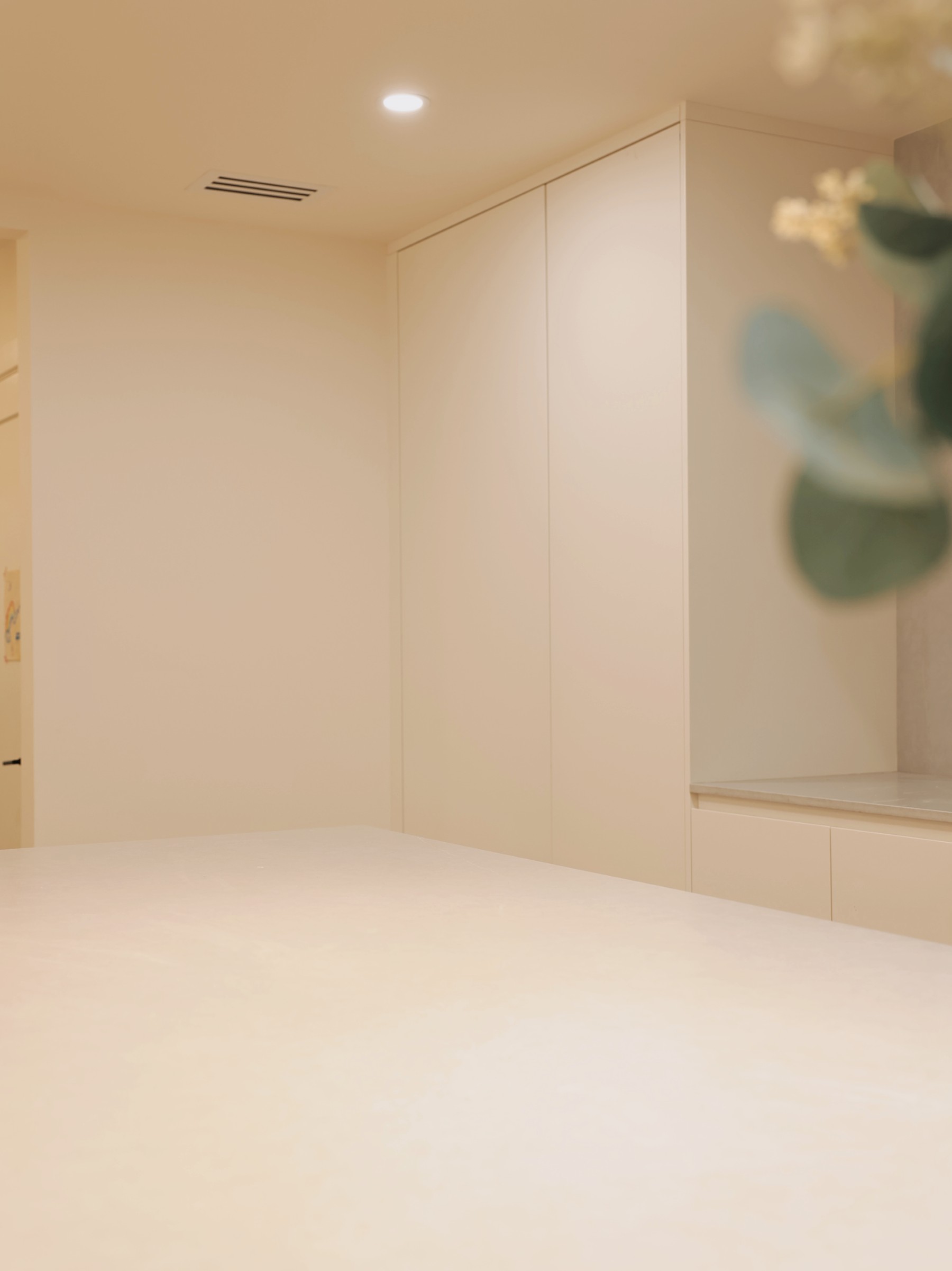 Ivory White & Bardolino