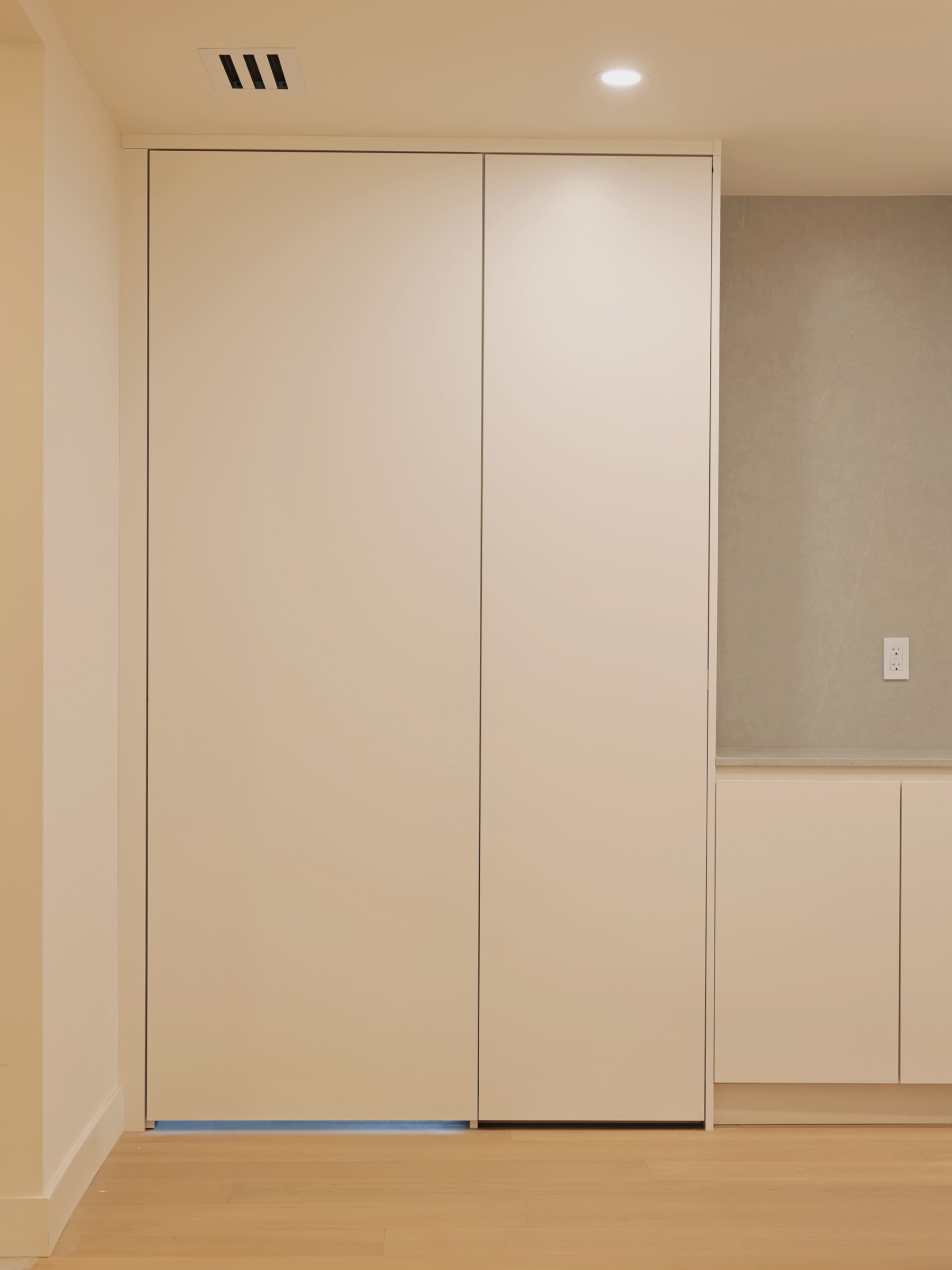 Ivory White & Bardolino