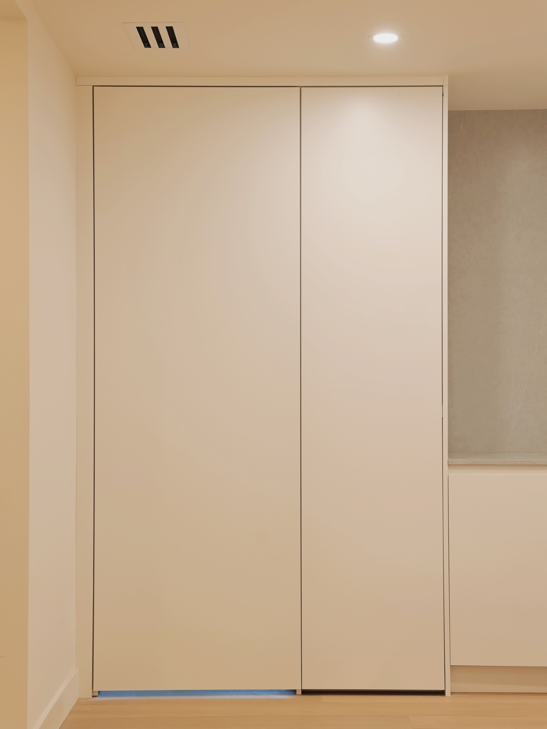 Ivory White & Bardolino