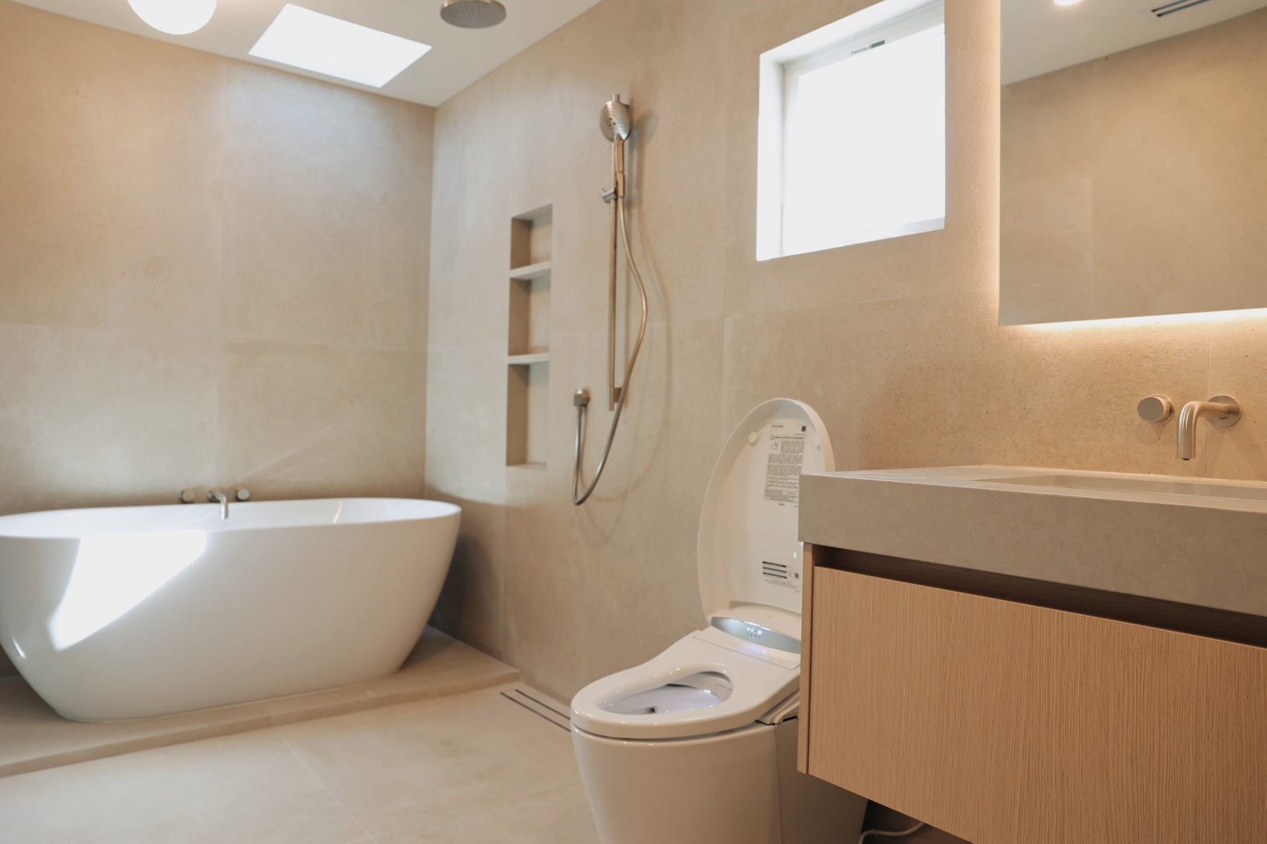 Ivory White & Bardolino