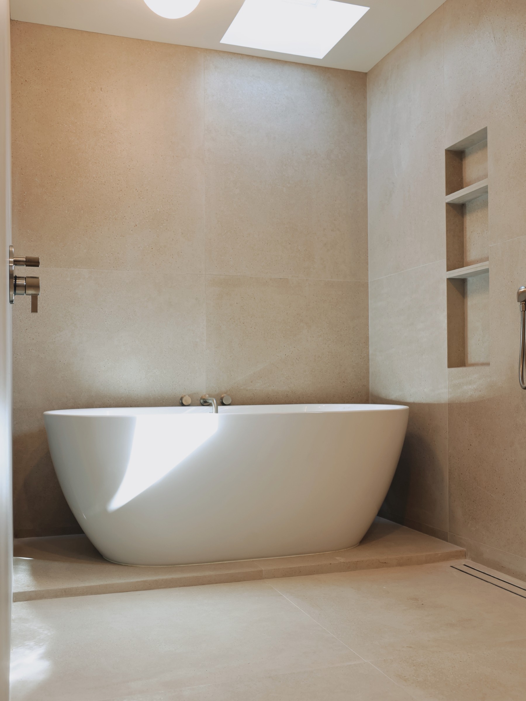 Ivory White & Bardolino