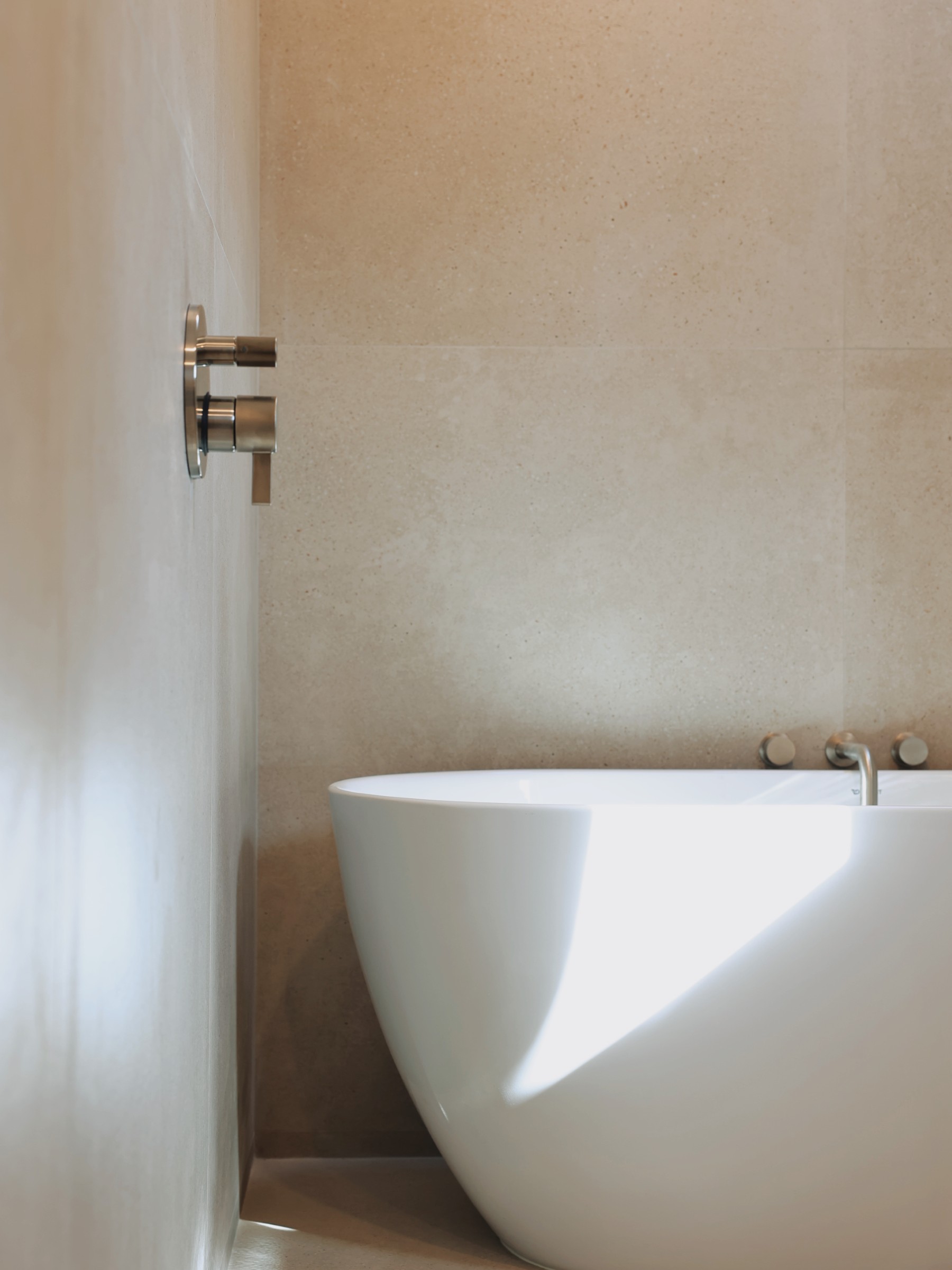 Ivory White & Bardolino